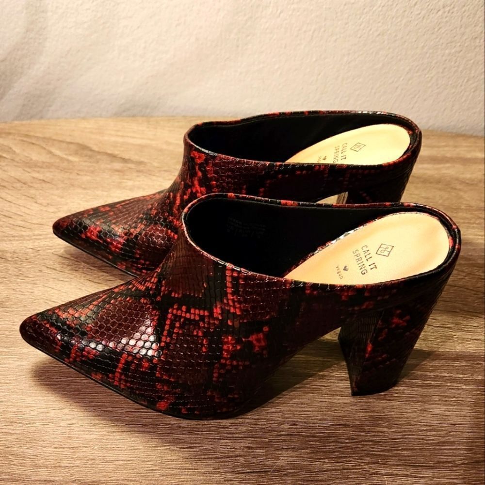 CALL IT SPRING FAUX LEATHER SNAKE SKIN SIZE 8 RED/BLACK COLOR.